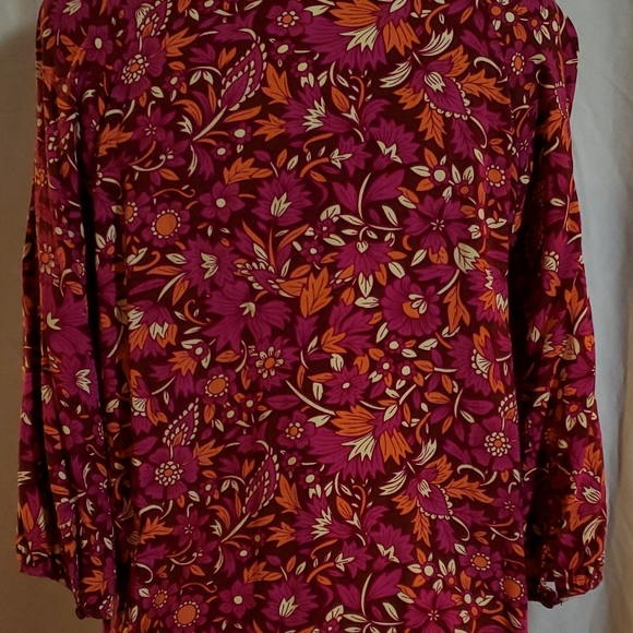 ST.JOHNS BAY BLOUSE, PINK, PURPLE FLORAL, PET LARGE - Picture 2 of 6